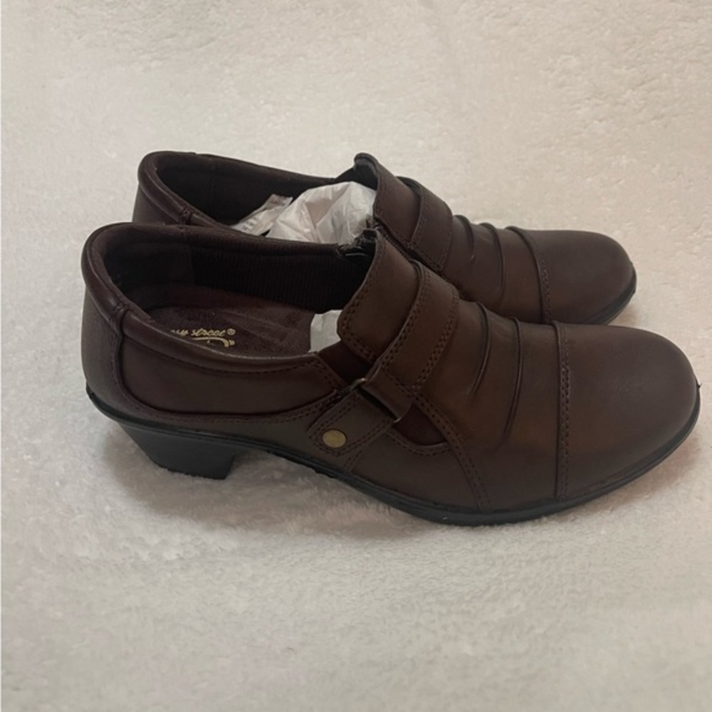Easy Street Women's Mika Ankle Bootie Brown Size 7.5 W US NIB